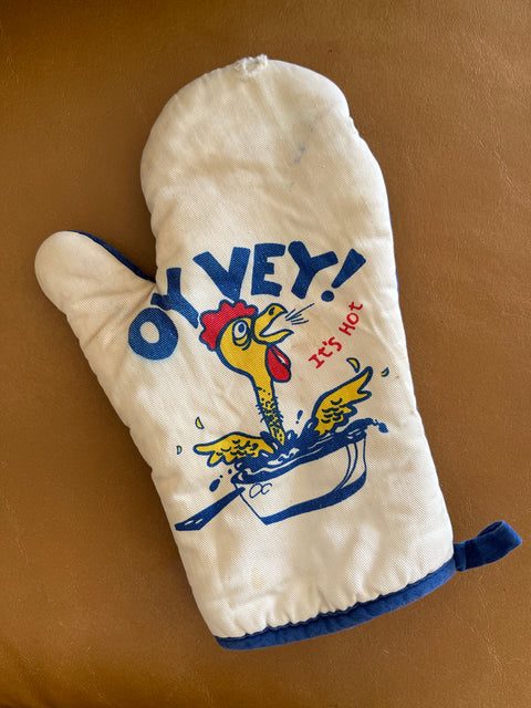  VINTAGE OVEN MITT.